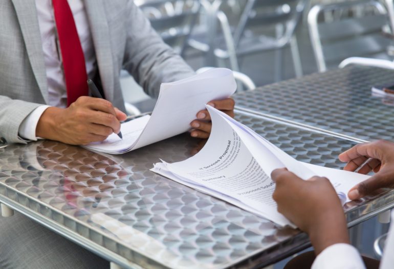 موثق معتمد وزارة العدل الرياض وائل الثعلي لخدمات التوثيق 